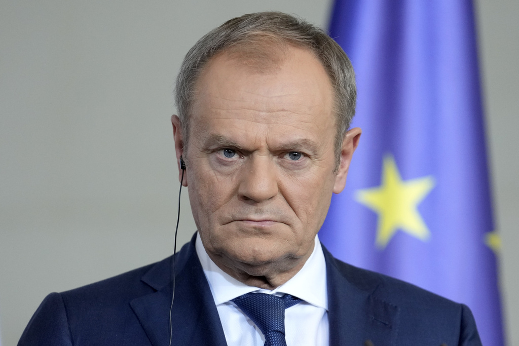 Head of Polish central bank to be put on trial, says Tusk